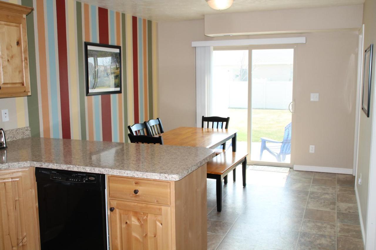 3 Queen Beds, 1 Twin Bed, 2 Rooms, 1 And A Half Bath, Self Check-In, Flexcation Equipped Idaho Falls Εξωτερικό φωτογραφία